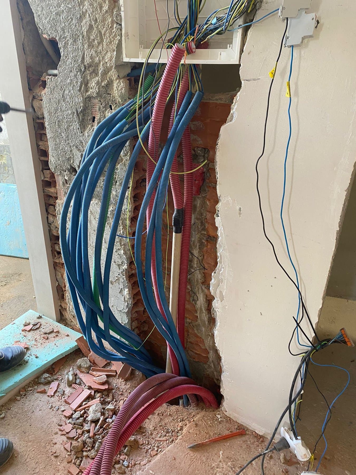Coluna de cabos até ao quadro