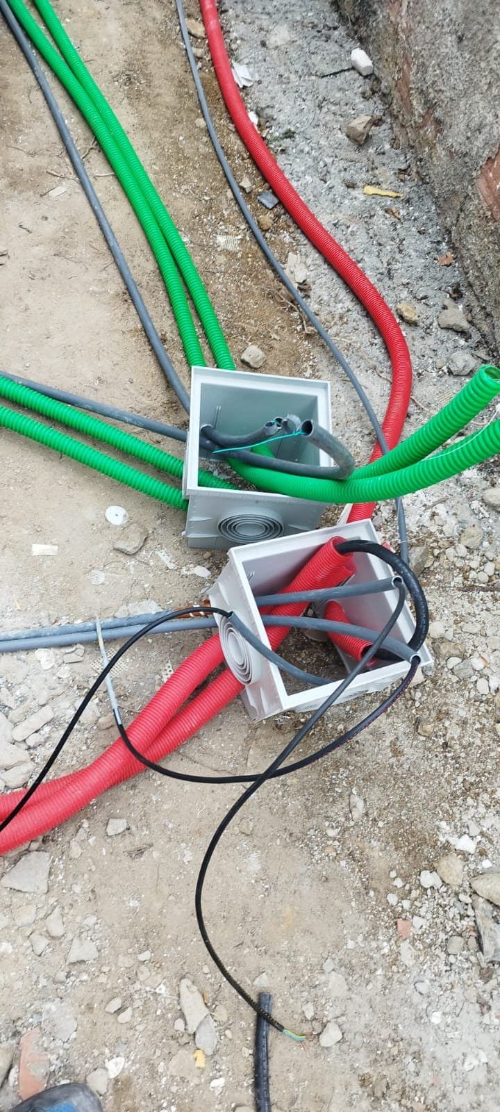 Caixas de derivação antes de aterrar