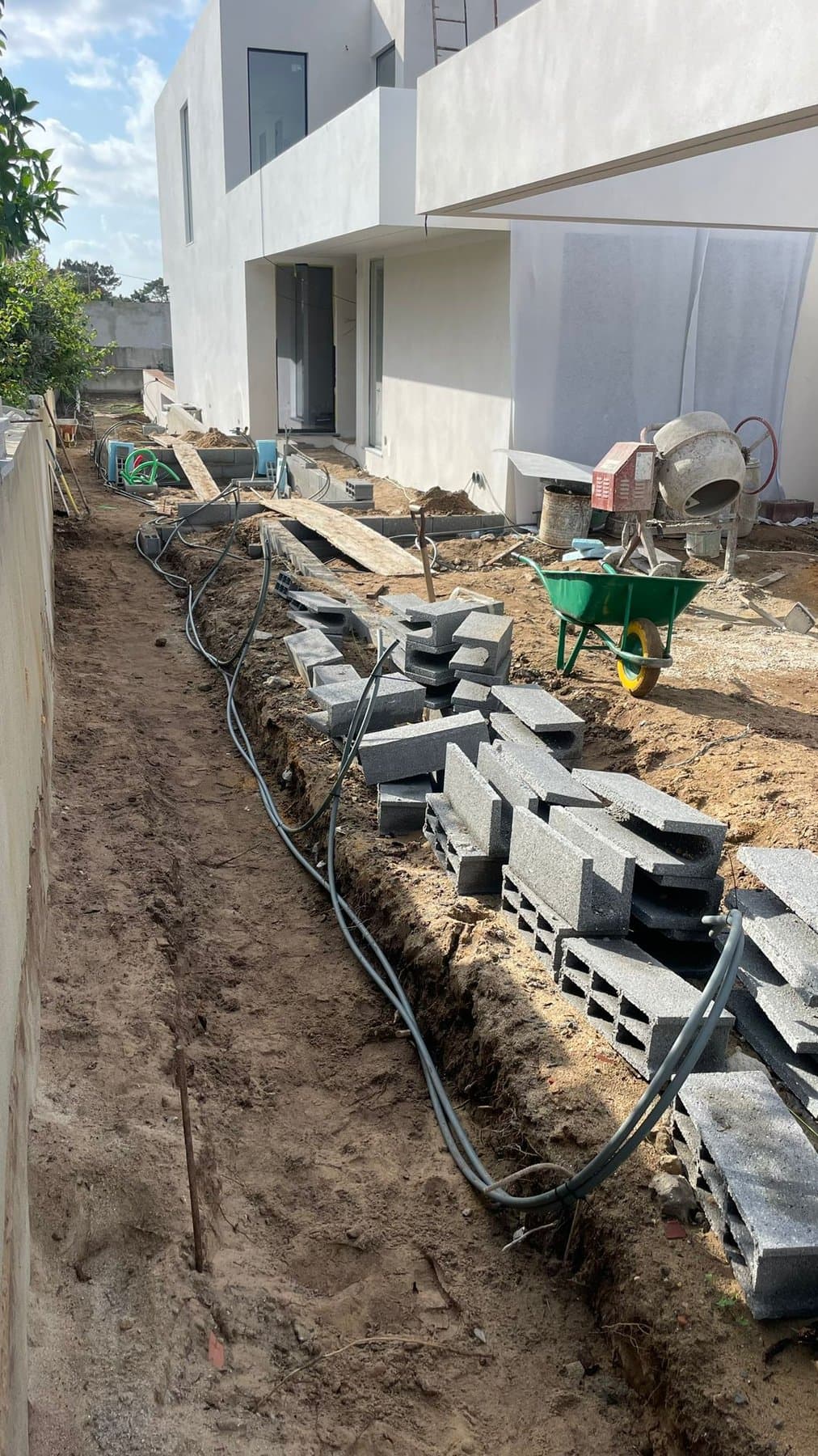 Alimentação enterrada junto à casa