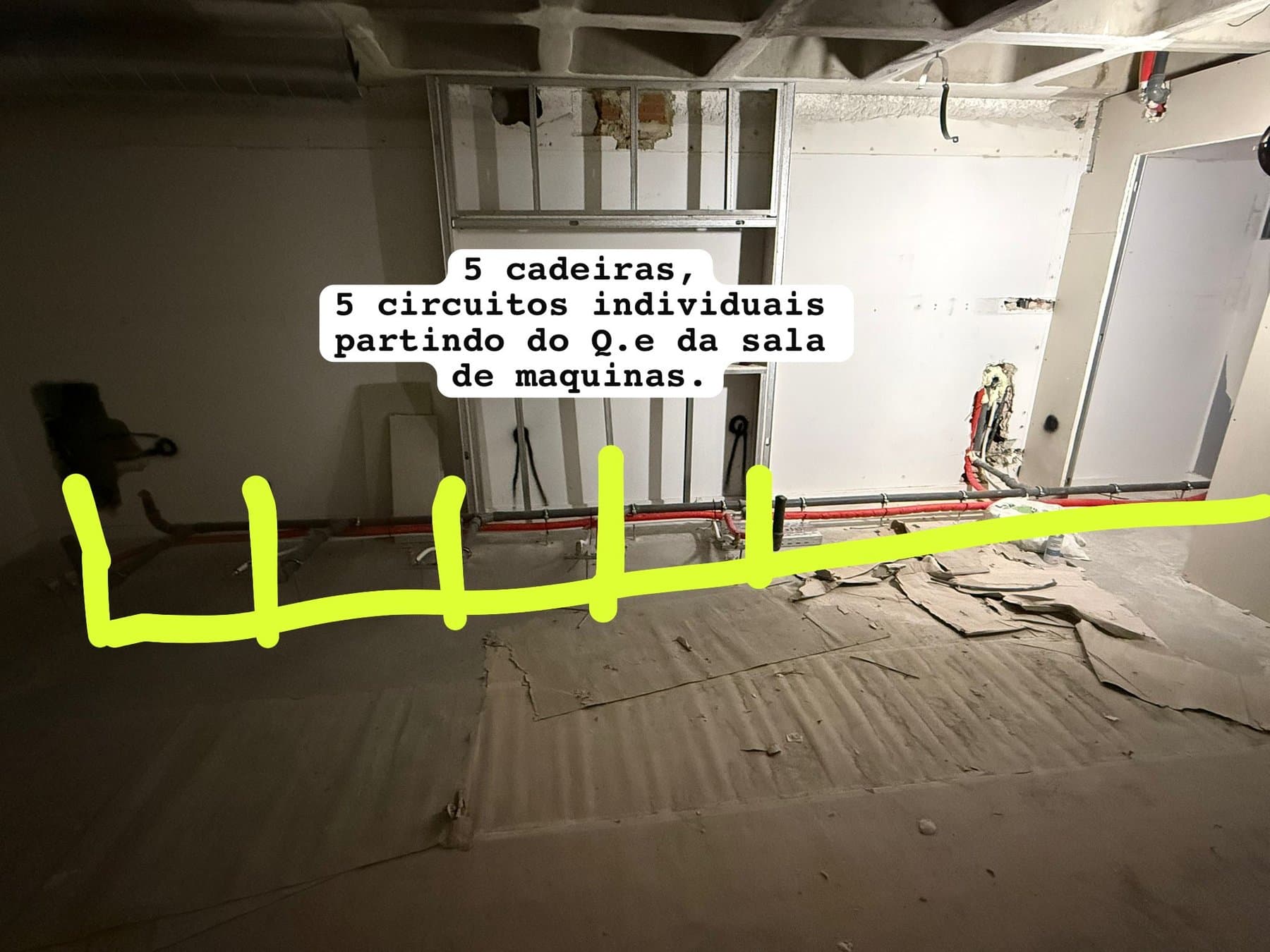 Five chairs, five independent circuits